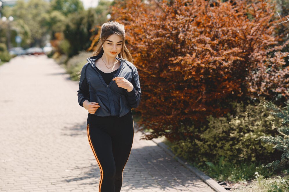 sports girl training summer forest 1157 36566